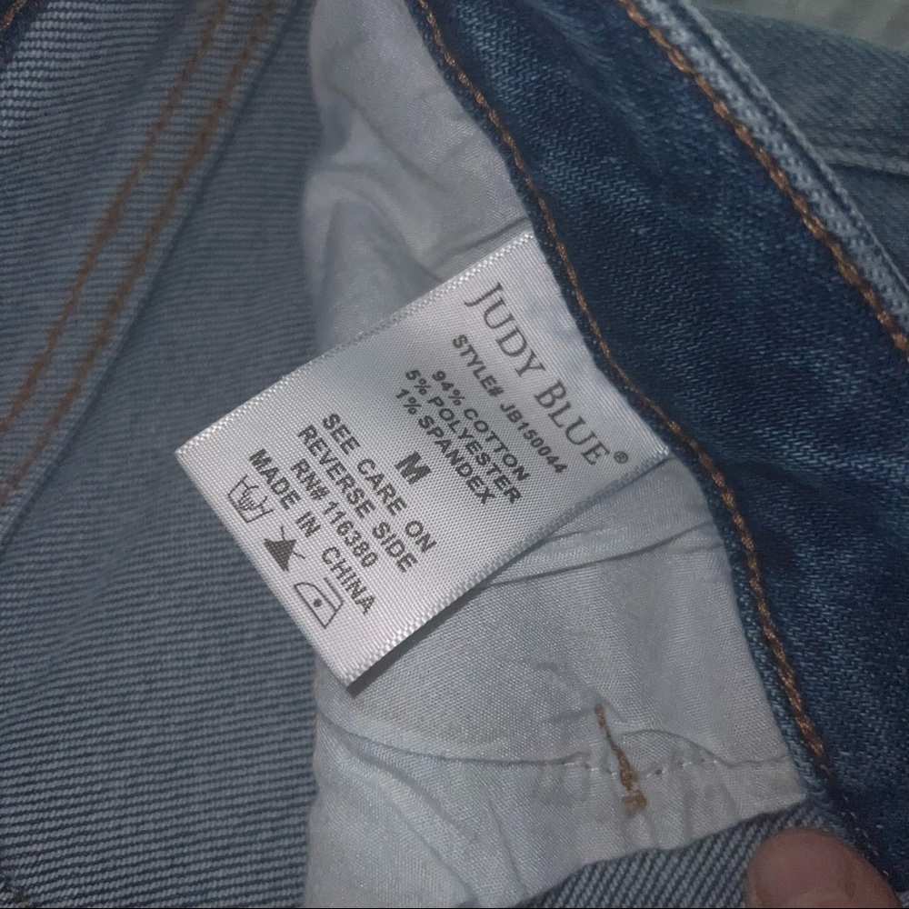 Judy blue High rise distressed Bermuda shorts size medium - Picture 4 of 5